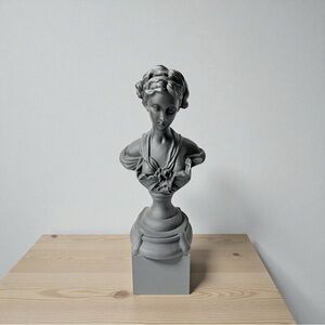 Classic Greek Venus de Milo Bust Statue Goddess of Love and Beauty Sculpture